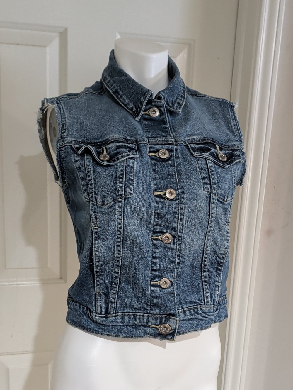 Levi's Denizen Blue Sleeveless Denim Vest Women's Medium With Pockets